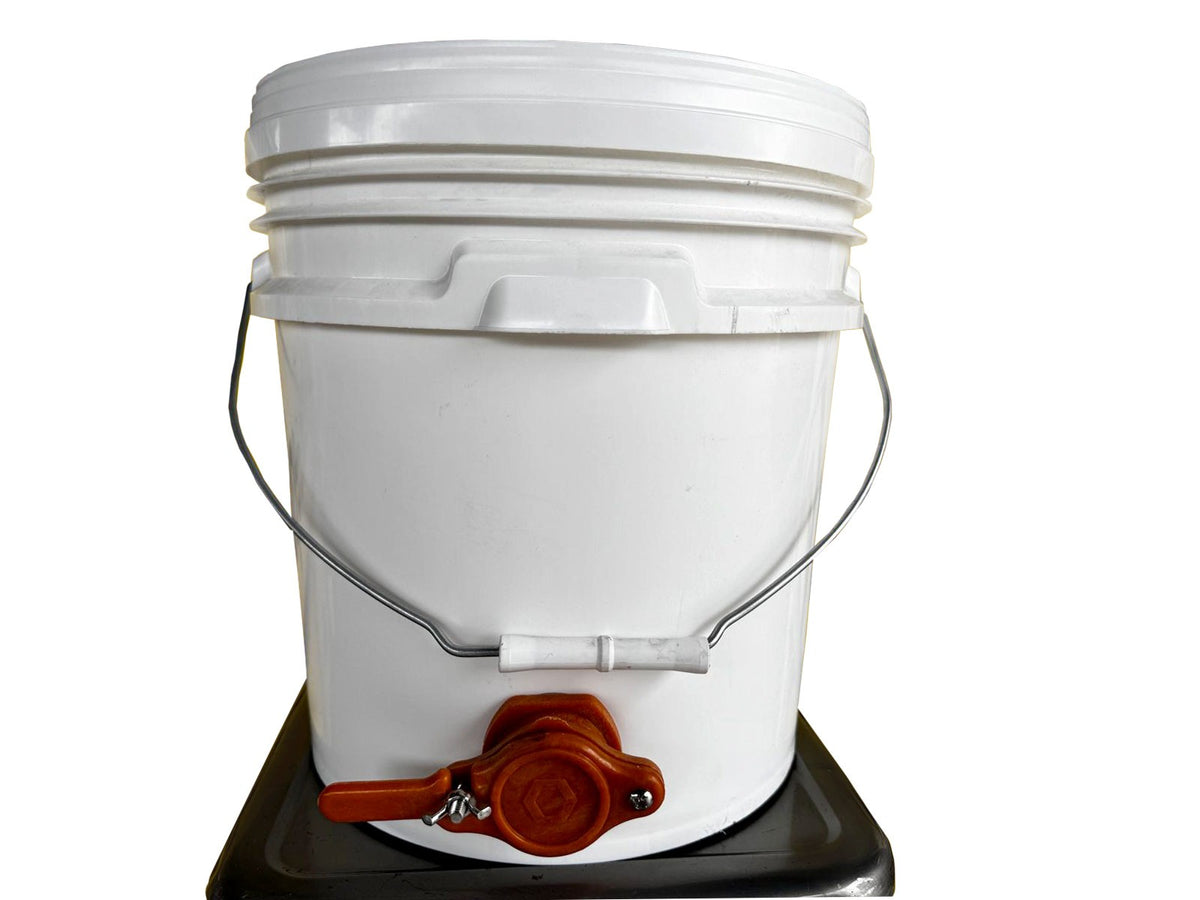 10 Litre Honey Bucket with or without Honey Gate - Convenient and versatile honey storage solution for beekeepers.