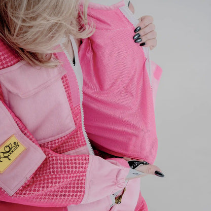 Close up of shoulder mesh ventilation zipper on the 3 layer mesh pink beekeeping suit